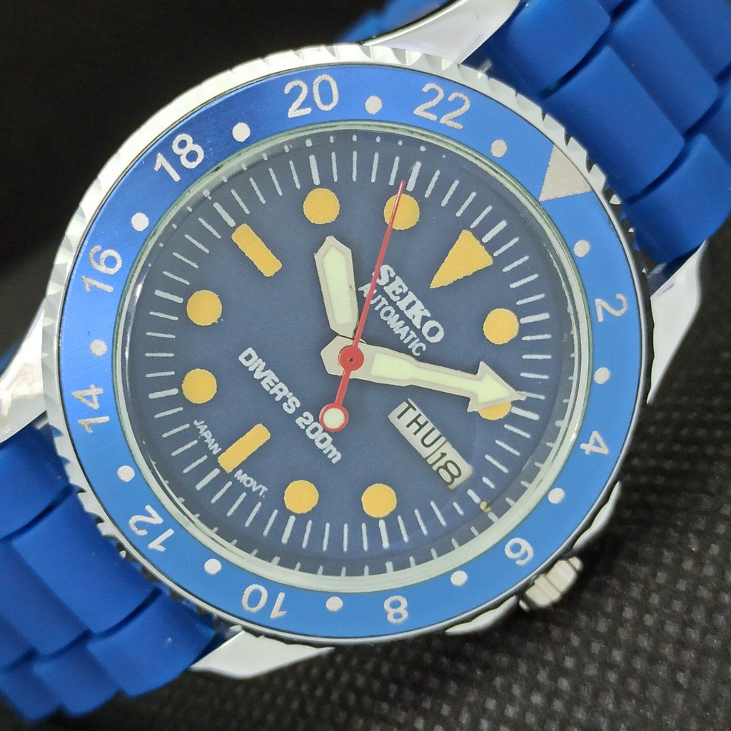 Vintage 1982 Seiko Automatic Mens Dive SilverBlue Watch WDaydate  Glass Back